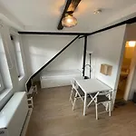 アパート Liebevoll Eingerichtetes Ferienzimmer Mit Grossen Garten *