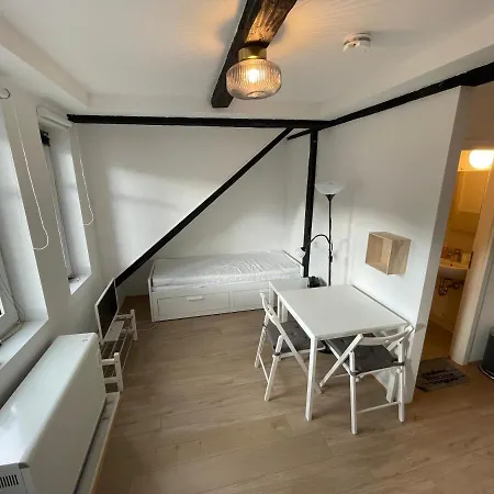 Appartamento Liebevoll Eingerichtetes Ferienzimmer Mit Grossen Garten *